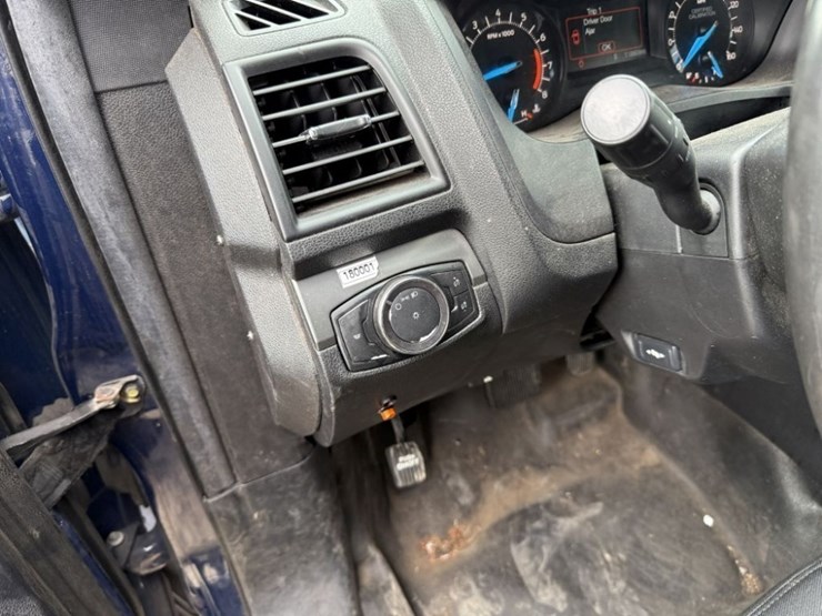 2018-ford-explorer-image-24