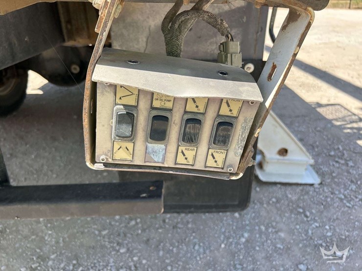 2019-freightliner-m2-106-image-26