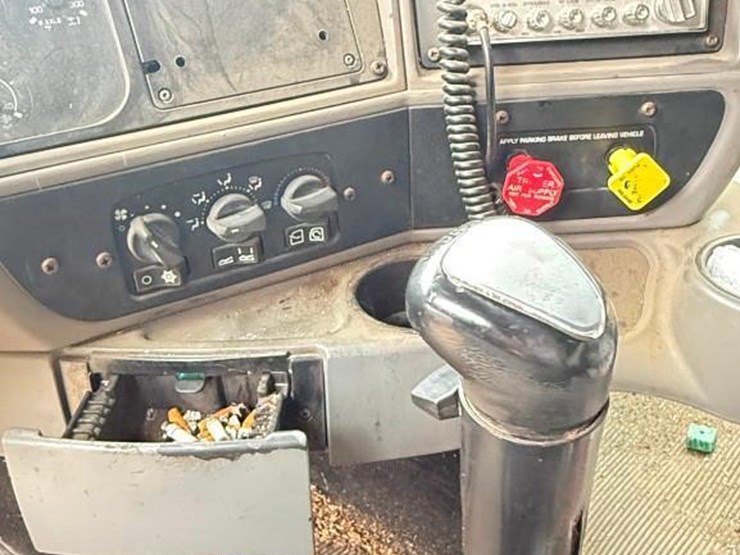 2006-kenworth-t2000-image-3