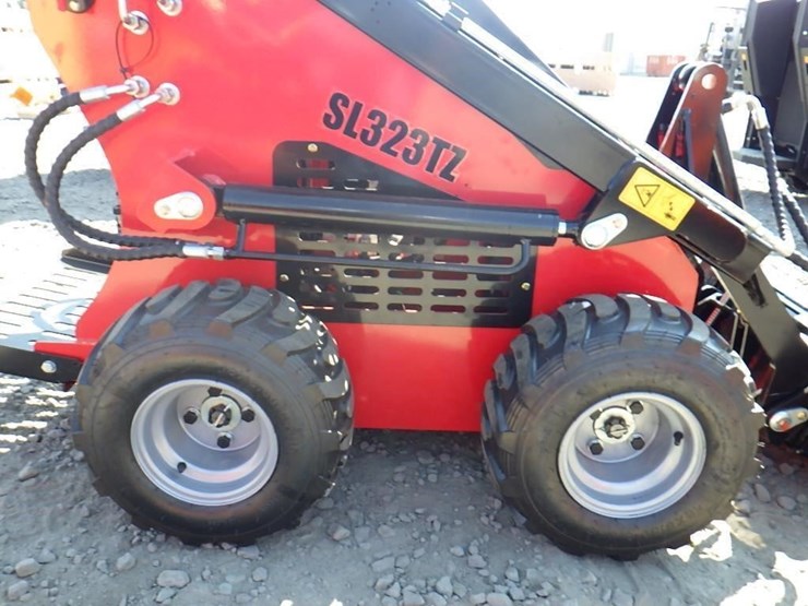 2026-sdlool-323tz-skid-steer-loader-image-13