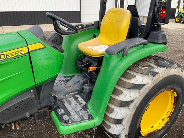 john-deere-3038e-image-17