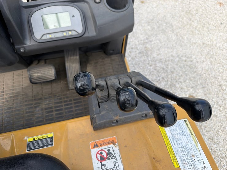 #1363-•-cat-ec25en-electric-forklift-image-25