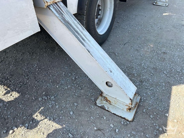 2019-freightliner-m2-106-image-26
