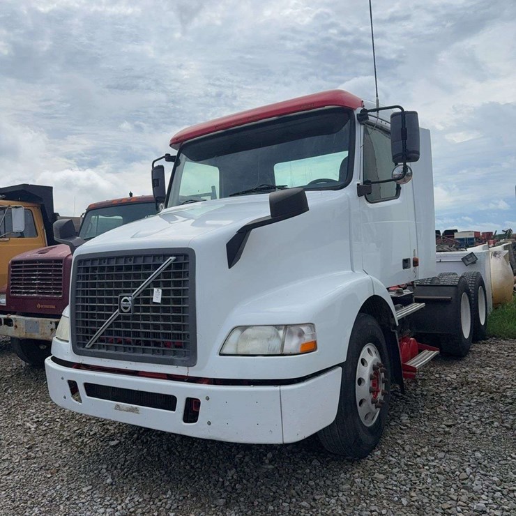 2006 Volvo Semi 658,500 miles, drove in, wet kit for tender trailer, sliding 5th wheel, spent $13,000 in last 2 years on repairs on new exhaust EGR Valve, break valve, wheel seal, air bags, VIN- 4V4MC9GG46N437614