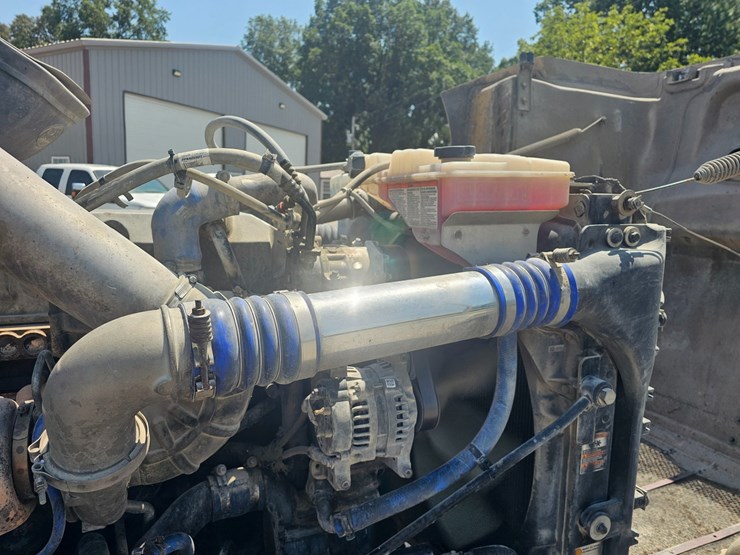 2015-peterbilt-386-image-35