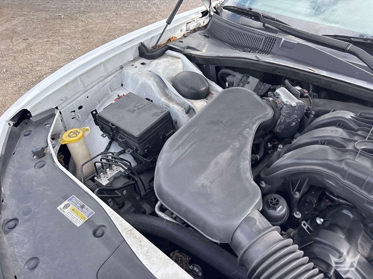 2018-dodge-charger-sedan-image-8