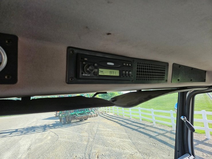 2002-freightliner-fl80-image-67