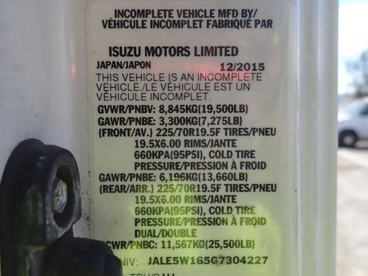 2016-isuzu-npr-image-31