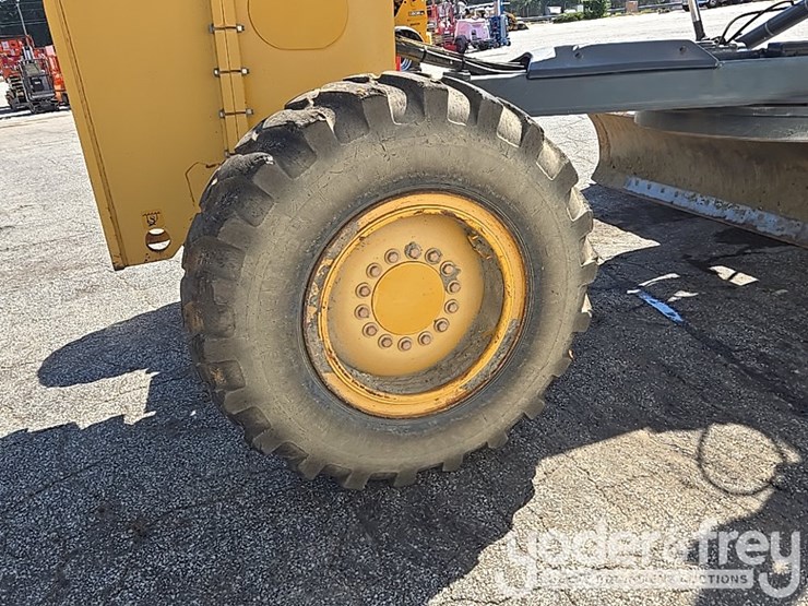 2016-deere-672gp-image-9