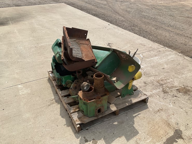 #5044-•-pallet-of-agricultural-machinery-parts-image-4