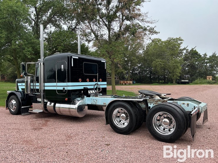 2017-peterbilt-389-image-7