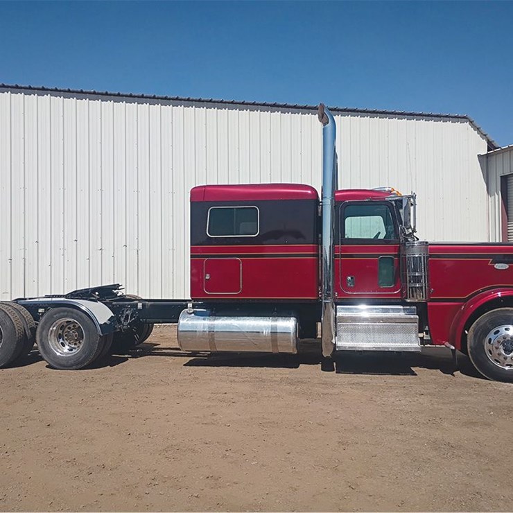 2022 PETERBILT 389