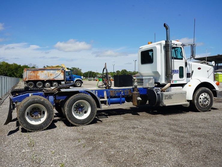 2015-peterbilt-365-t/a-daycab-truck-tractor-image-4