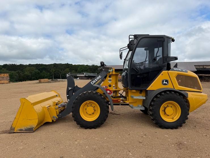 2023-john-deere-g-image-2
