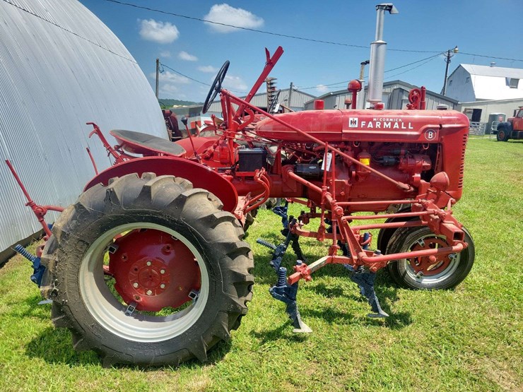 1947-farmall-b-with-mounted-cultivator-image-7