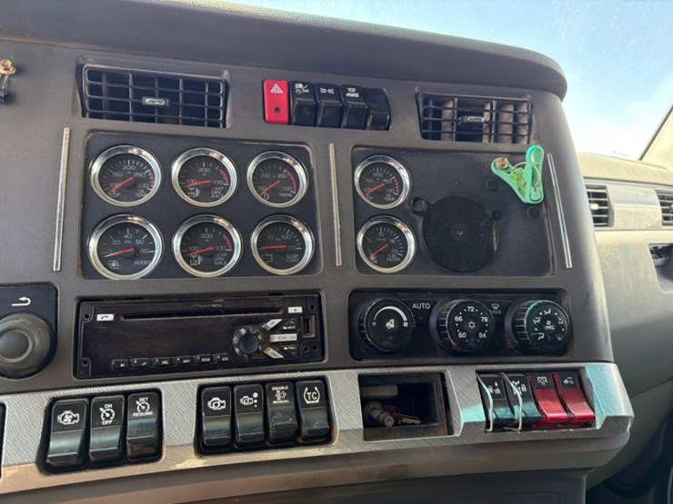 2015-kenworth-t880-image-14