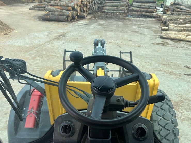 2020-deere-344l-image-42