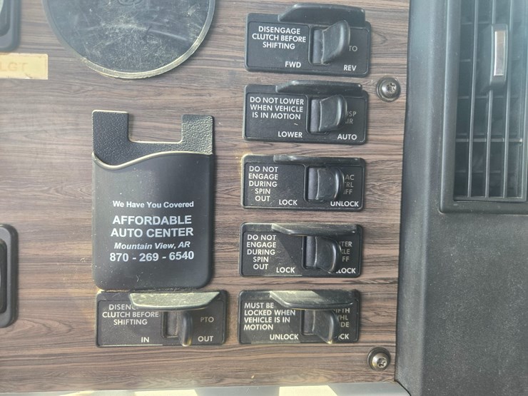 2017-freightliner-122sd-image-54