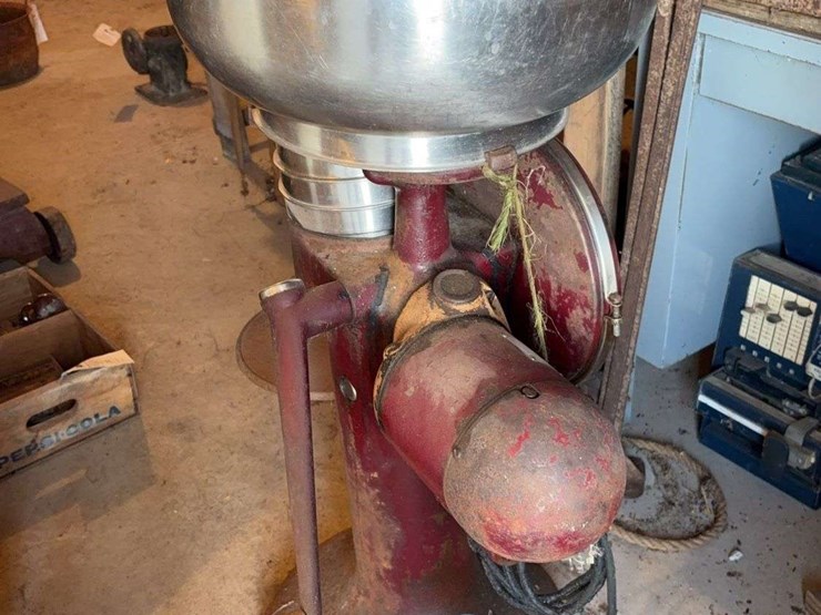 mccormick-deering-cream-separator-image-2