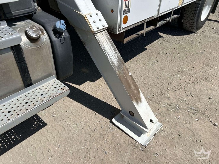 2019-freightliner-m2-106-image-19