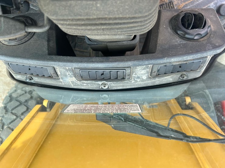 2020-deere-344l-image-45