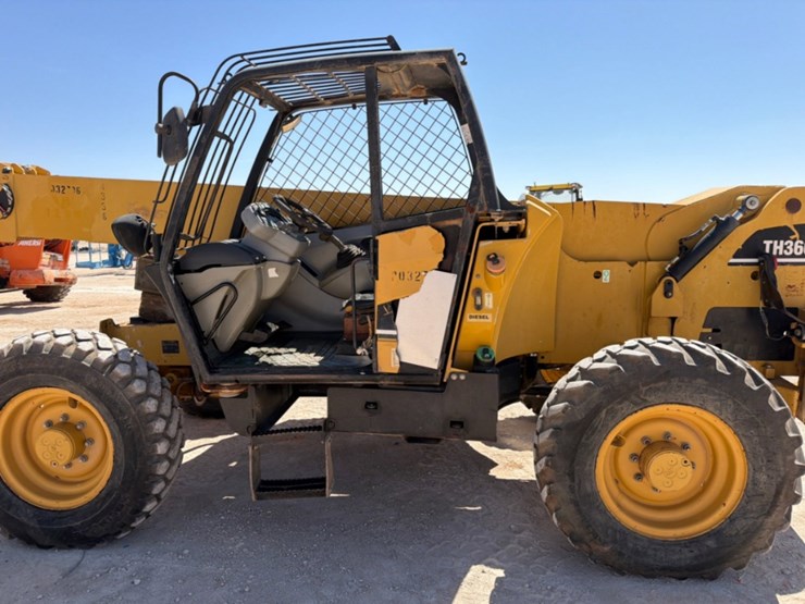 caterpillar-th360b-image-8
