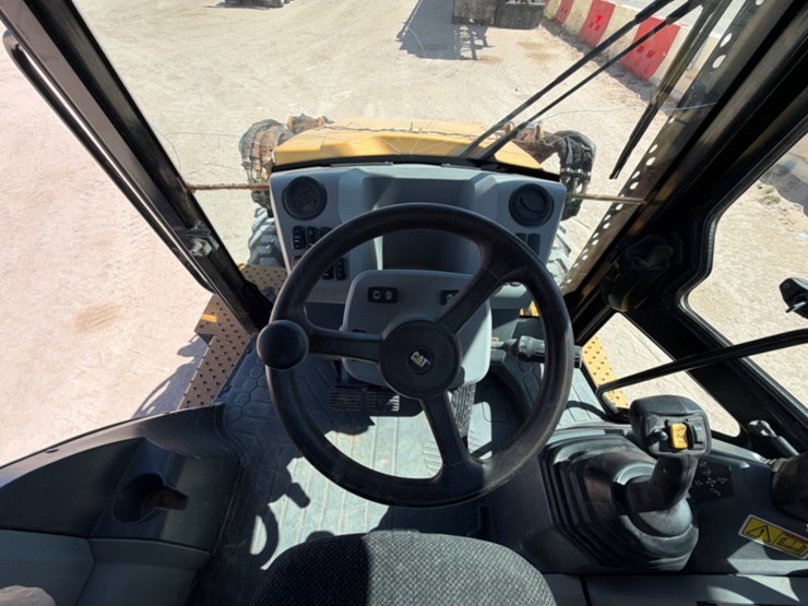 2021-caterpillar-420f2-it-image-16