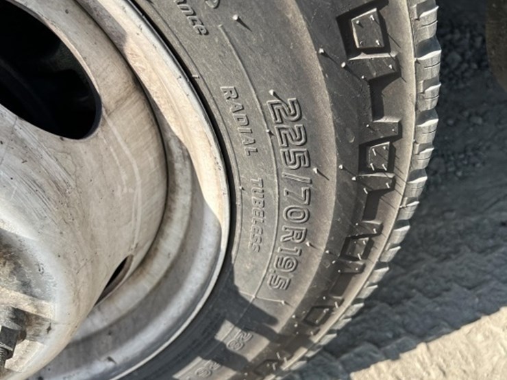 2017-ford-f550-image-11