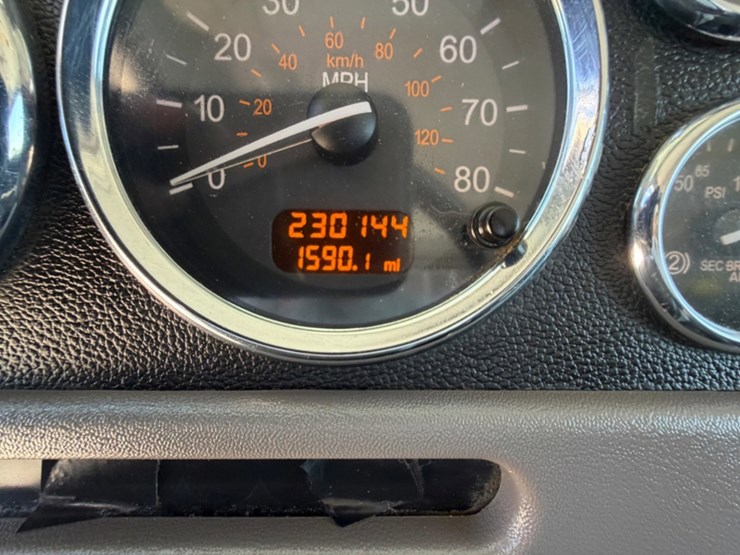 2020-peterbilt-389-image-23