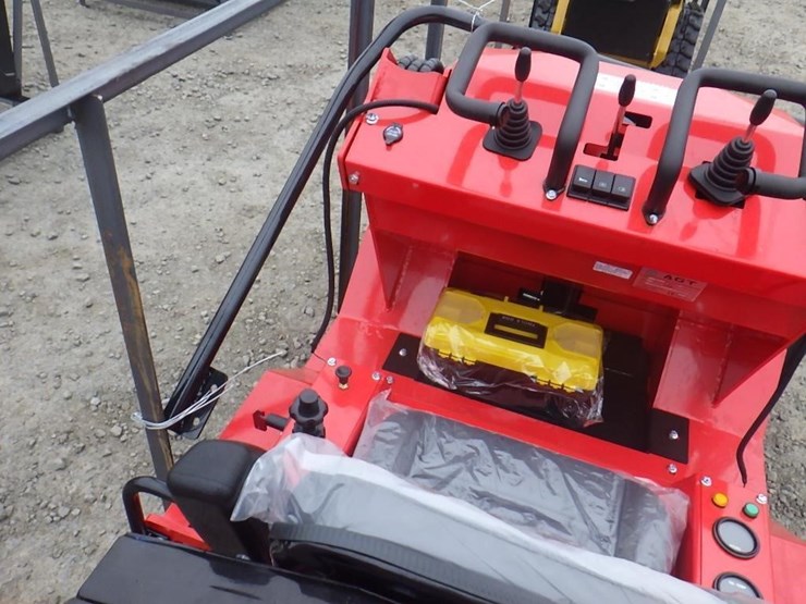 2026-agt-sda-140w-skid-steer-loader-image-10