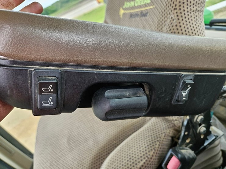 2013-john-deere-8335r-image-44