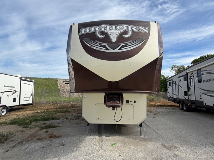 2016-bighorn-5th-wheel-image-2