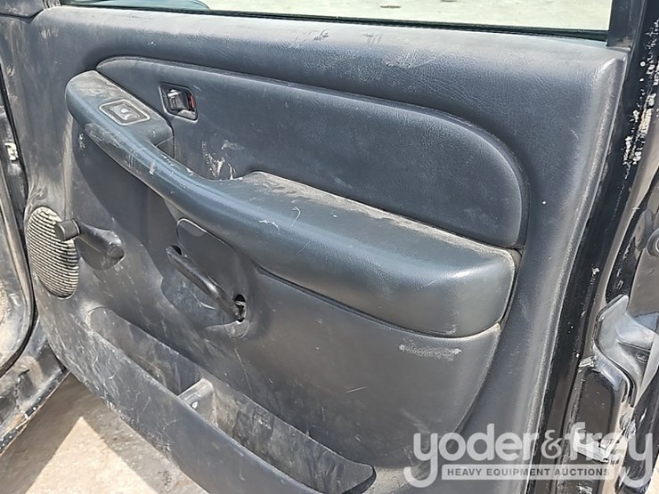 2002-gmc-sierra-3500-image-25