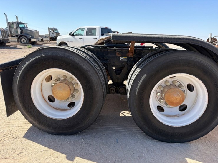 2014-kenworth-t800-image-5