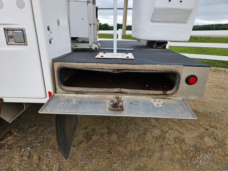 2008-ford-f550-image-23