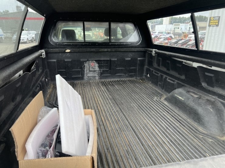 2014-chevrolet-silverado-3500-image-24
