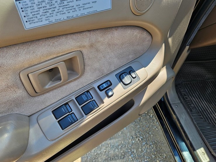 2004-toyota-tacoma-image-35