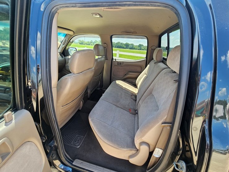 2004-toyota-tacoma-image-32
