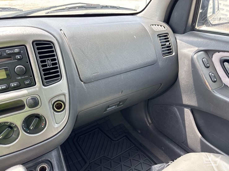 2005-ford-escape-image-18