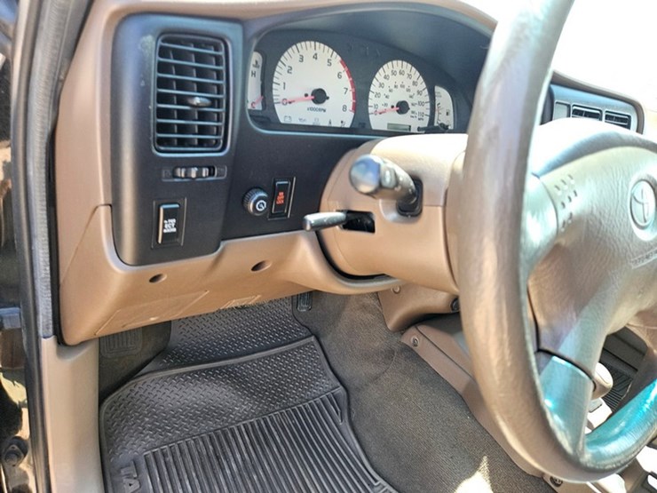 2004-toyota-tacoma-image-37