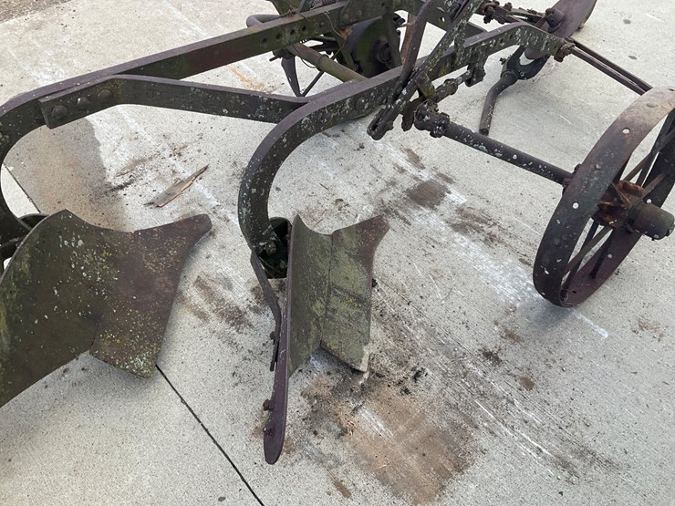#5305-•-antique-pull-type-two-bottom-moldboard-plow-image-5