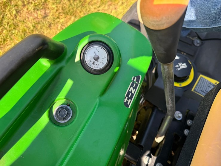 2014-john-deere-1023e-image-40