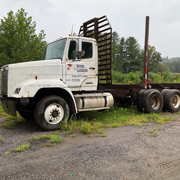 #141 • 1988 Freightliner Log Truck
