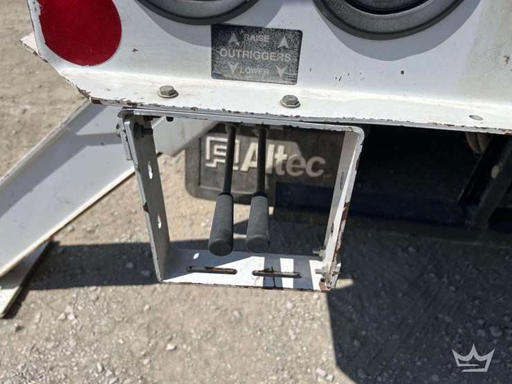2019-freightliner-m2-106-image-21