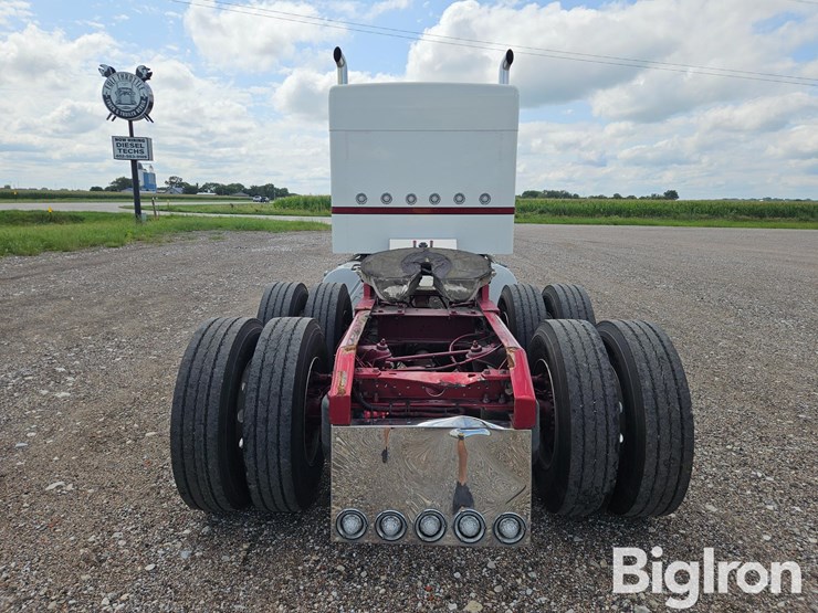 2024-kenworth-w900-image-6