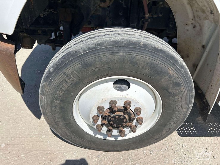 2019-freightliner-m2-106-image-42