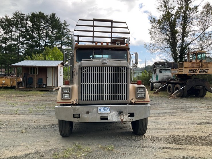 #142-•-1985-international-log-truck-image-8