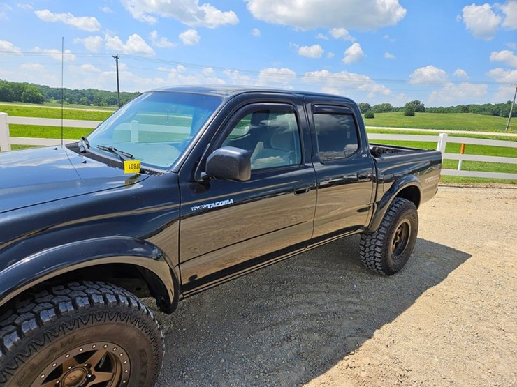 2004-toyota-tacoma-image-13