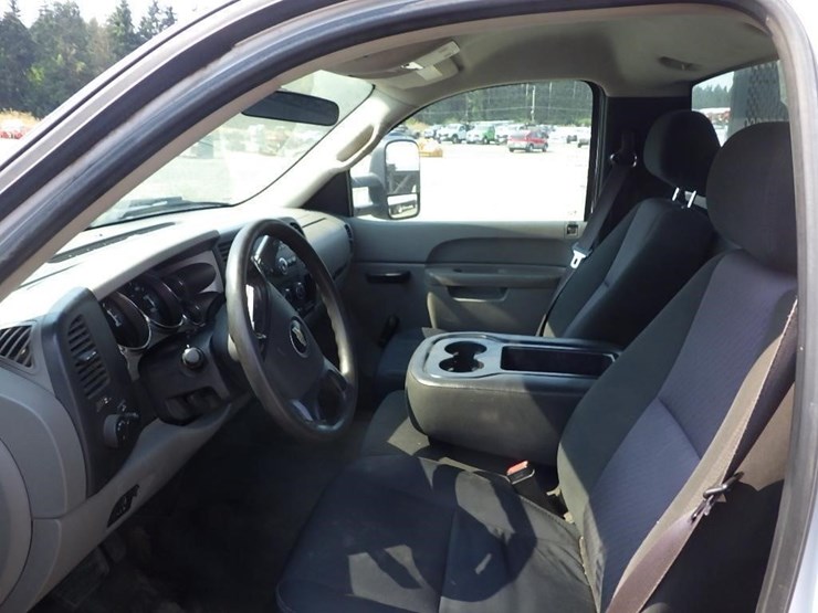 2013-chevrolet-2500-image-27