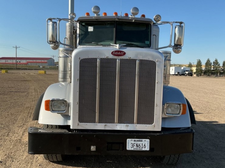 2015-peterbilt-367-image-2